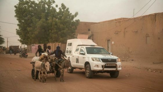 UN policemen escort an armoured car of the United Nations Stabilisation Mission in Mali (MINUSMA) during a patrol in Timbuktu on December 8, 2021. © Florent Vergnes, AFP