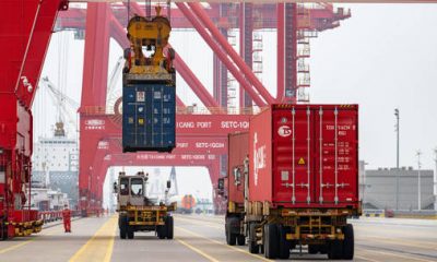 Containers are being loaded and hoisted at the Taicang Container Terminal port area in Suzhou, Jiangsu Province, China, June 12, 2022. © Global Look Press / Cfoto / Keystone Press Agency