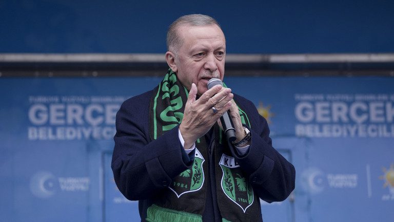 Turkish President and Leader of Justice and Development (AK) Party Recep Tayyip Erdogan addresses the crowd during his party's election rally prior to the municipal elections in Kilis, Turkiye on March 21, 2024. © Muhammed Selim Korkutata/Getty Images