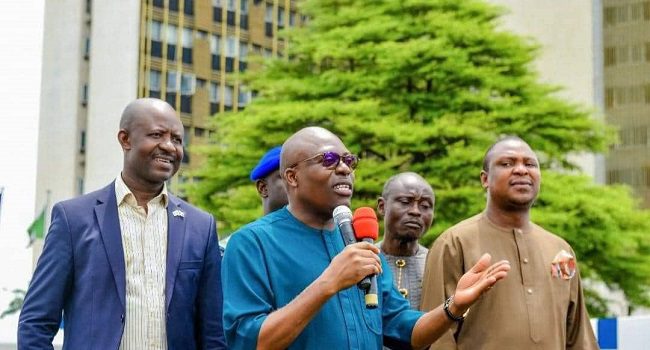Governor Fubara addressing members of NULGE from the 23 Local Government Areas of Rivers State on a solidarity rally at Government House Gate, in Port Harcourt on Wednesday.