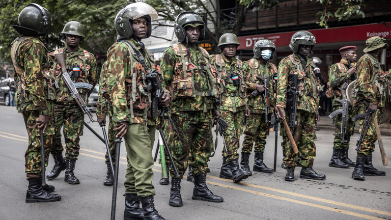 Kenyan police begin deployment to Haiti