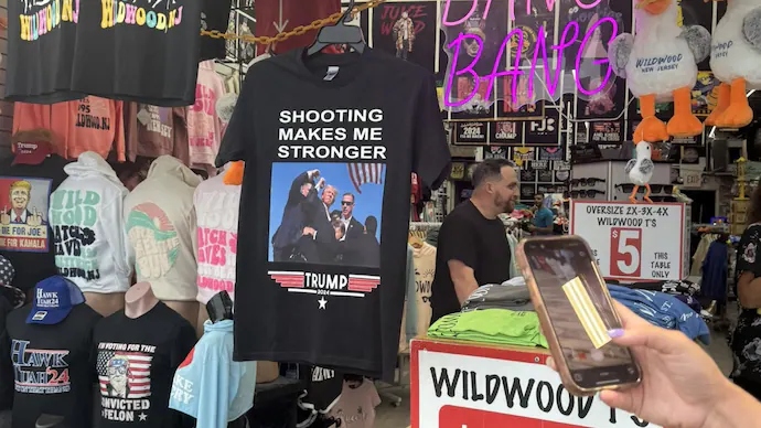 T-shirts Featuring image of Trump