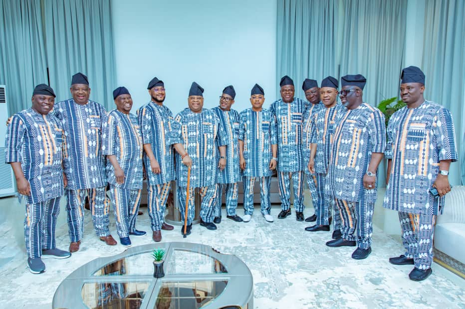 Kogi State governor, Usman Ododo flanked by PDP governors. Photo Credit: X Ahmadu Fintri