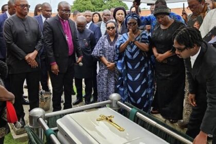 The remains of Onyeka Onwenu being laid down the grave in Lagos on Friday, August 30, 2024. X/@PeterObi