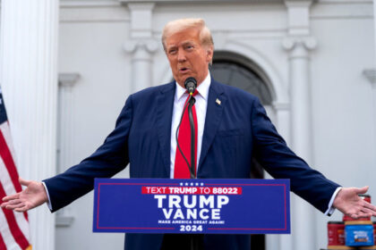 Republican presidential candidate, former US President Donald Trump holds a news conference outside the Trump National Golf Club Bedminster on August 15, 2024 in Bedminster, New Jersey. © Getty Images / Adam Gray / Stringer