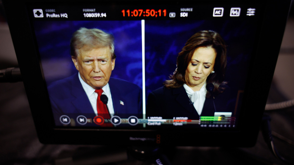 Donald Trump and Kamala Harris, Republican and Democratic presidential nominees, are seen on a screen as they debate at The National Constitution Center on September 10, 2024 in Philadelphia, Pennsylvania. © Getty Images