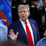 Donald Trump talks to journalists after debating Kamala Harris in Philadelphia, Pennsylvania, September 10, 2024 © Getty Images / Chip Somodevilla