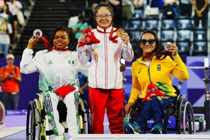 Esther Nworgu after receiving her silver medal in Para powerlifting. X/@Powerlifting