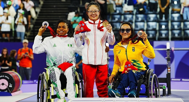 Esther Nworgu after receiving her silver medal in Para powerlifting. X/@Powerlifting