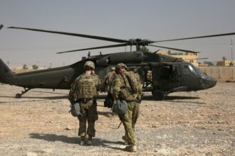 File Photo: US soldiers leave Nineveh Joint Operations Command Headquarters, Nineveh, Iraq, October 2016. © Getty Images / Yunus Keles/Anadolu Agency