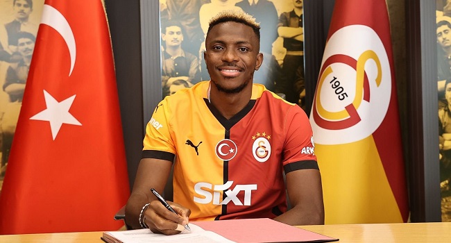 Victor Osimhen after signing with Galatasaray. X/@GalatasaraySK