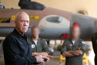 Yoav Gallant visits an airbase near the city of Haifa, Israel, September 18, 2024 © Getty Images / Ariel Hermoni