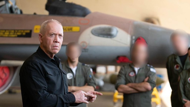 Yoav Gallant visits an airbase near the city of Haifa, Israel, September 18, 2024 © Getty Images / Ariel Hermoni