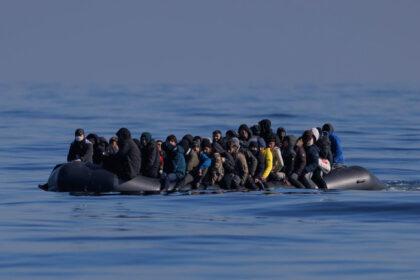 FILE PHOTO: An inflatable boat carrying migrants crosses the English Channel on March 06, 2024. © Getty Images / Dan Kitwood