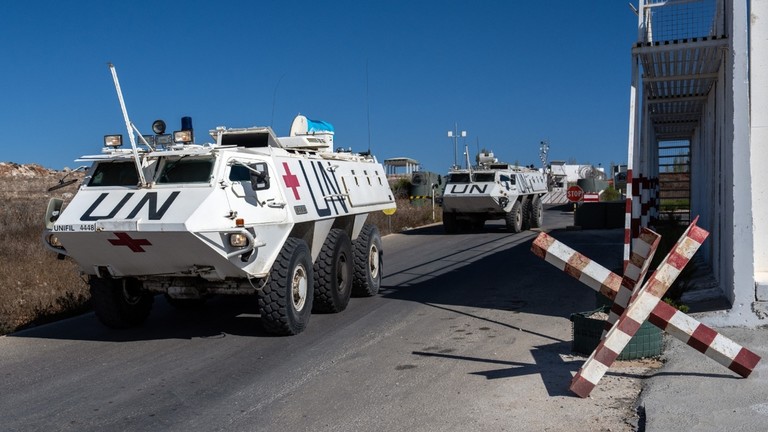 Armoured personnel carriers of the UN Interim Force in Lebanon depart a base to patrol near the Lebanon-Israel border © Getty Images / Carl Court