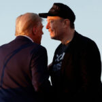 Donald Trump (L) embraces Elon Musk during a campaign rally in Butler, Pennsylvania, October 5, 2024 © Getty Images / Anna Moneymaker