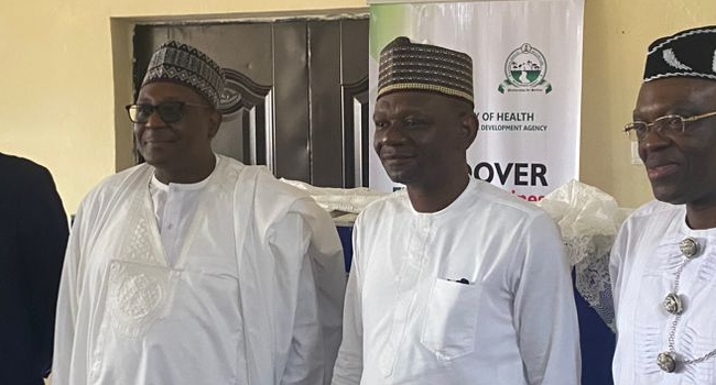 Health Minister Ali Pate (L) and other government officials in Abuja on October 17, 2024