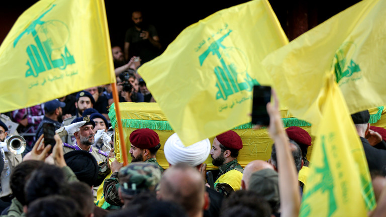 Hezbollah funeral for an al-Radwan brigade officer killed in an Israeli airstrike, Beirut, Lebanon, September 2024. © Getty Images / Marwan Naamani/picture alliance