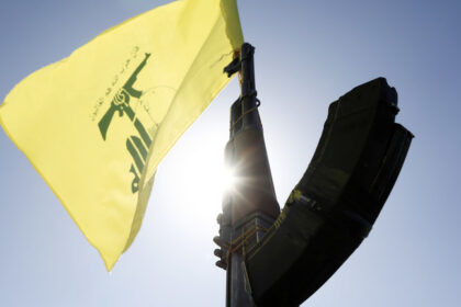 A Hezbollah supporter at a demonstration in Sanaa, Yemen, October 4, 2024. © Mohammed Hamoud / Getty Images