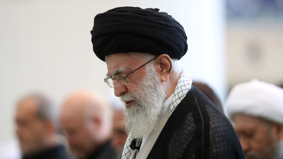 Iranian Supreme Leader Ayatollah Ali Khamenei leads Friday prayer at the Imam Khomeini Musalla Mosque in Tehran, Iran, October 04, 2024. © Getty Images / Anadolu