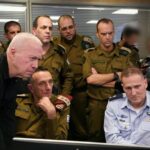 Israeli Defense Minister Yoav Gallant (1st L, front) at the Israeli Air Force’s underground command room September 27, 2024. © Global Look Press / Ariel Hermoni/Israeli Ministry of Defense/Xinhua/Global Look Press