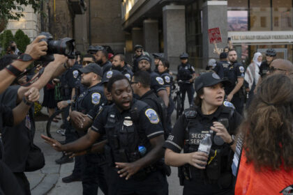 Police respond as a pro-Palestinian protester sets himself on fire near the White House in Washington DC, October 5, 2024 © Getty Images / Celal Gunes