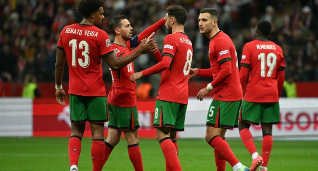 (L-R= Portugal’s midfielder #13 Renato Veiga, Portugal’s midfielder #10 Bernardo Silva, Portugal’s midfielder #08 Bruno Fernandes, Portugal’s defender #05 Diogo Dalot and Portugal’s defender #19 Nuno Mendes celebrate the 1-3 goal during the UEFA Nations League, League A Group A1 football match Poland vs Portugal at the National Stadium in Warsaw, Poland on October 12, 2024. (Photo by Sergei GAPON / AFP)