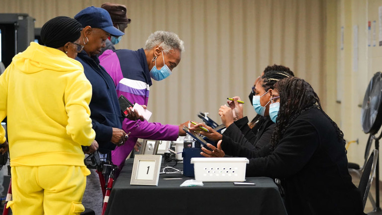 US voters cast ballots during the early voting at East Point First Mallalieu United Methodist Church in Atlanta, Georgia, October 15, 2024. © Getty Images / Megan Varner