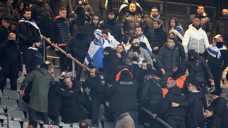 Fans of Team Israel clash with security during the UEFA Nations League 2024/25, Stade de France, Paris, France, November 14, 2024 © Getty Images / Xavier Laine