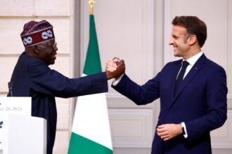 French President Emmanuel Macron (R) and Nigerian president Bola Tinubu shake hands as they arrive to give a press conference following a meeting at the Elysee palace in Paris, on November 28, 2024. (Photo by Sarah Meyssonnier / POOL / AFP)