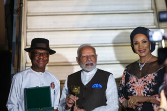 At the Nnamdi Azikiwe International Airport, the Prime Minister was warmly received by Nyesom Wike, Minister of the Federal Capital Territory, and Bianca Odimegwu-Ojukwu, Minister of State for Foreign Affairs.