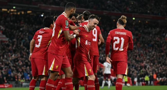 Liverpool’s Portuguese striker #20 Diogo Jota (2-R) celebrates with his team after scoring a goal during the English League Cup third round football match between Liverpool and West Ham United at Anfield in Liverpool, north west England on September 25, 2024. (Photo by Paul ELLIS / AFP)