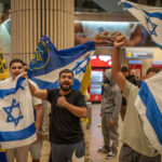 Maccabi Tel Aviv fans cheer as they arrive at Ben Gurion airport on a flight from Amsterdam on November 8, 2024 © Picture alliance / Getty Images