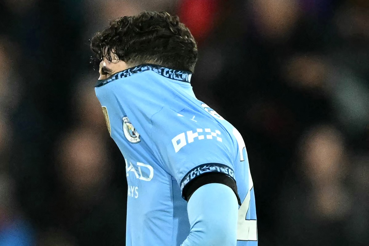 Manchester City’s Croatian defender #24 Josko Gvardiol reacts following the English Premier League football match between Bournemouth and Manchester City at the Vitality Stadium in Bournemouth, southern England on November 2, 2024. (Photo by JUSTIN TALLIS / AFP)