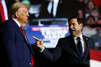 Marco Rubio (R) and Donald Trump take part in a campaign rally in Allentown, Pennsylvania, October 29, 2024 © Getty Images / Chip Somodevilla