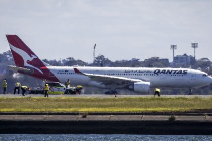 Qantas flight makes emergency