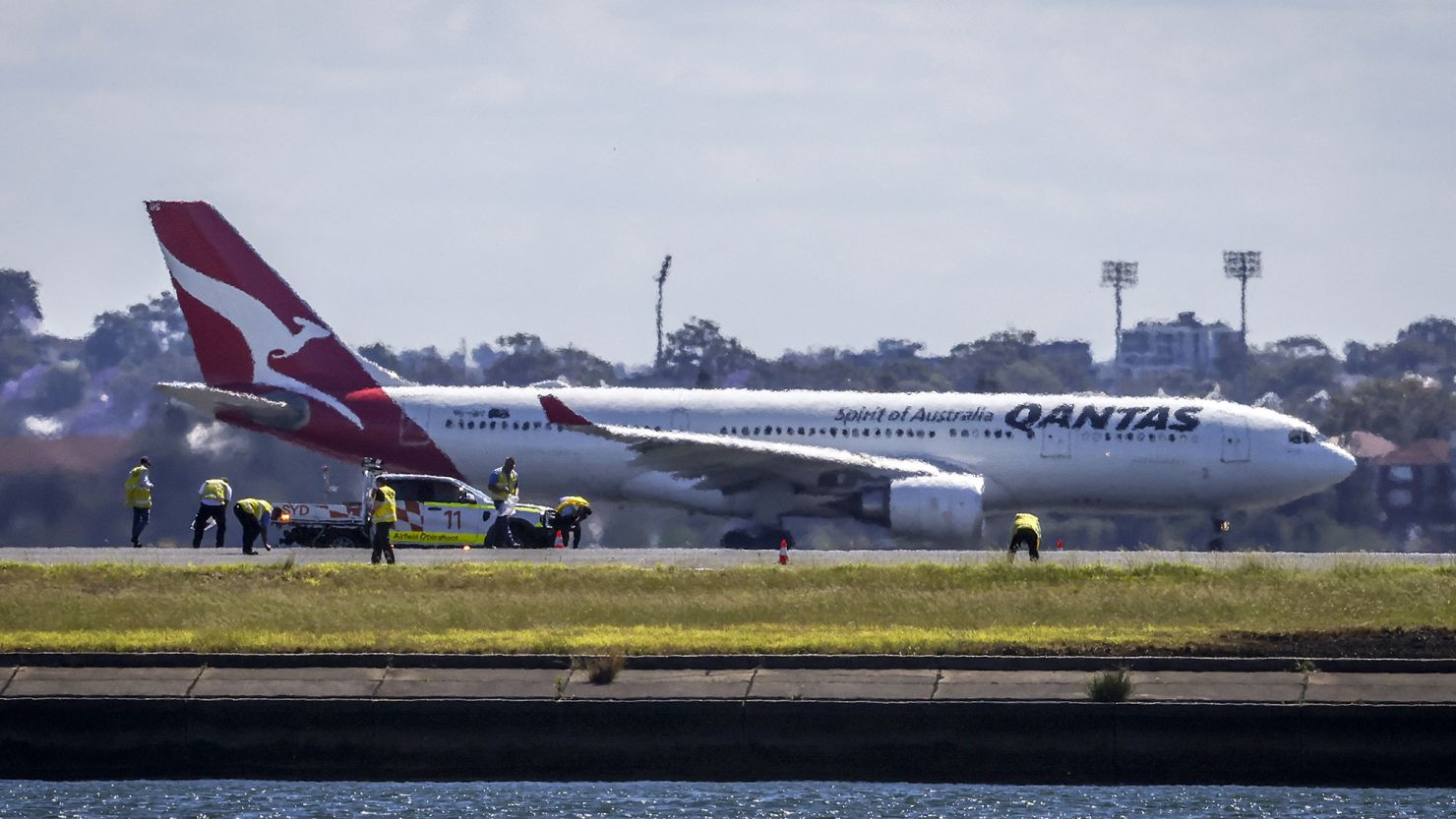 Qantas flight makes emergency