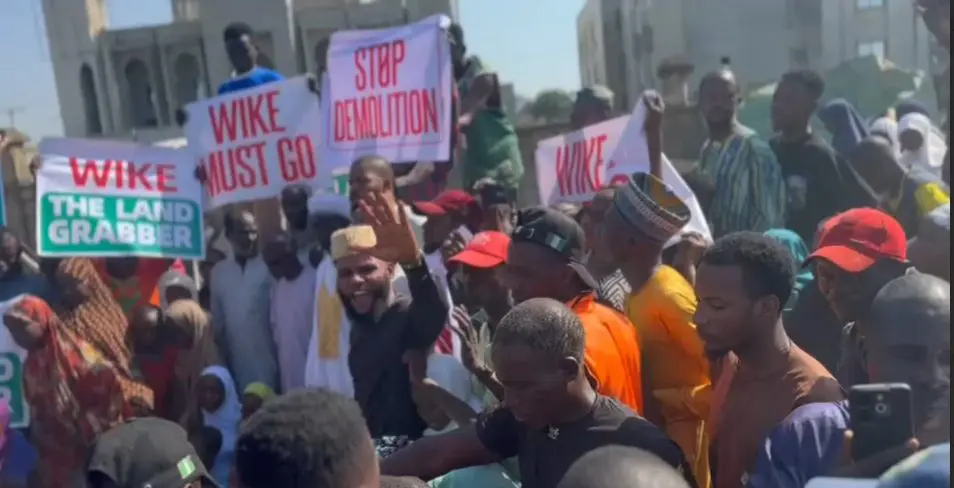 Residents of Ruga, a settlement along Airport Road, Abuja, took to the streets