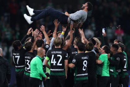 Sporting Lisbon’s Portuguese coach Ruben Amorim is celebrated by his players at the end of the UEFA Champions League, league phase day 4 football match between Sporting Lisbon and Manchester City at the Jose Alvalade stadium in Lisbon on November 5, 2024. (Photo by FILIPE AMORIM / AFP)