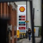 The Shell logo is displayed at a petrol station in London, England. © Carl Court/Getty Image