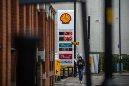 The Shell logo is displayed at a petrol station in London, England. © Carl Court/Getty Image