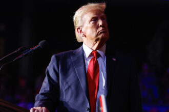 Donald Trump addresses supporters at an election campaign rally in Henderson, Nevada on October 31, 2024. © Chip Somodevilla / Getty Images