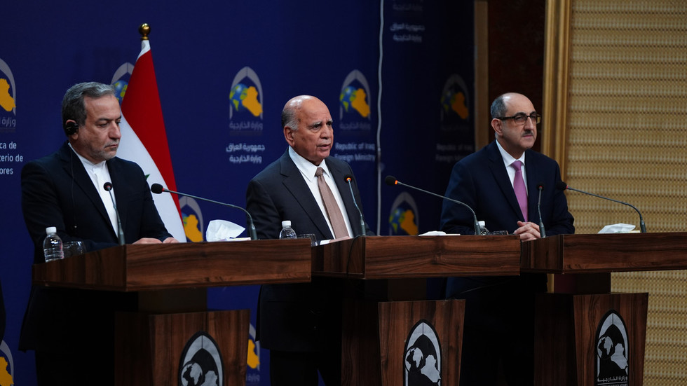 Left to right: Iranian Foreign Minister Abbas Araghchi, Iraqi Foreign Minister Fuad Hussein and Syrian Foreign Minister Bassam Sabbagh meet in Baghdad, December 6, 2024. © Murtadha Al-Sudani/Anadolu via Getty Images