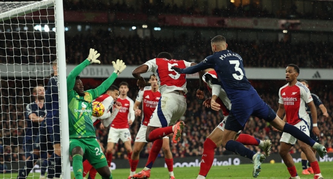 Manchester United’s Cameroonian goalkeeper #24 Andre Onana concedes a second goal during the English Premier League football match between Arsenal and Manchester United at the Emirates Stadium in London on December 4, 2024. (Photo by Adrian Dennis / AFP)