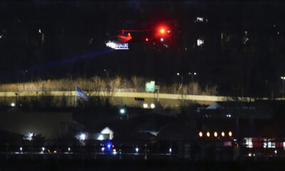 A rescue helicopter uses its searchlight above the Potomac River, January 29, 2025 © AP / Alex Brandon