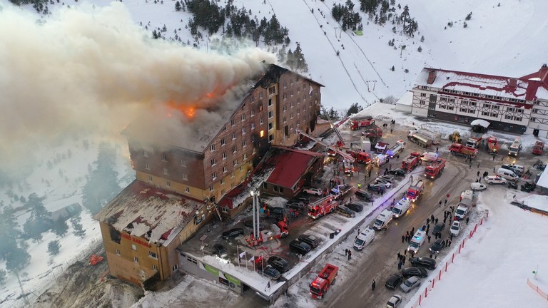 Fire breaks out in a hotel in the Kartalkaya Ski Resort in Bolu, Türkiye © Getty Images / Mehmet Emin Gurbuz; Anadolu