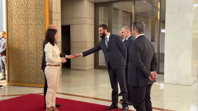 Foreign Minister Annalena Baerbock meets with the new Syrian ruler Ahmed al-Sharaa. © Getty Images / Picture Alliance / Jorg Blank