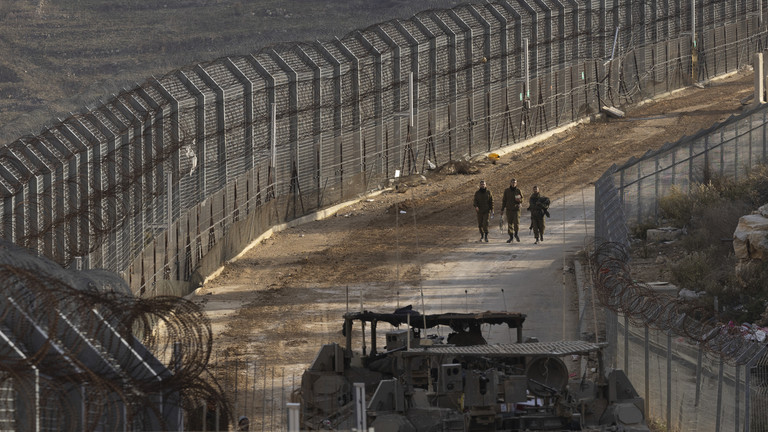 FILE PHOTO: Israeli soldiers walk a long the border with Syria as seen from the Israeli side of the border on December 9, 2024 in Golan Heights. © Amir Levy / Getty Images