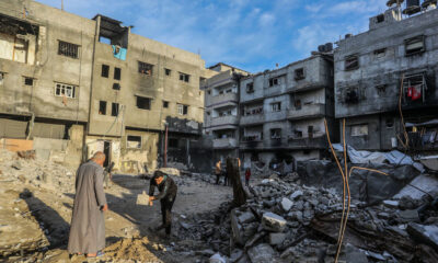 Palestinians inspect the ruins of a residential building after an Israeli strike on Khan Yunis, Gaza on January 5, 2025 © Abed Rahim Khatib/Anadolu via Getty Images