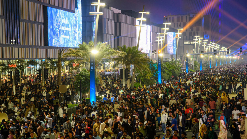 FILE PHOTO: People are gathering at Lusail Boulevard for the New Year celebrations in Doha, Qatar, on January 1, 2024. © Getty Images / Noushad Thekkayil/NurPhoto